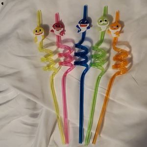 NEW 5 PIECE SHARK FAMILY CURLY STRAW SET